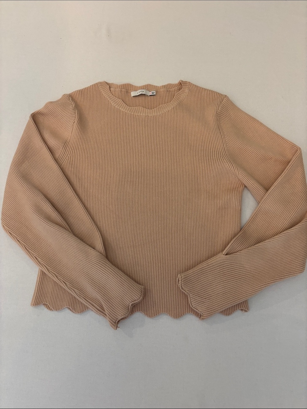 Lush Women’s Oatmeal Ribbed Long-Sleeve scalloped neck hem cuffs Sweater. Small